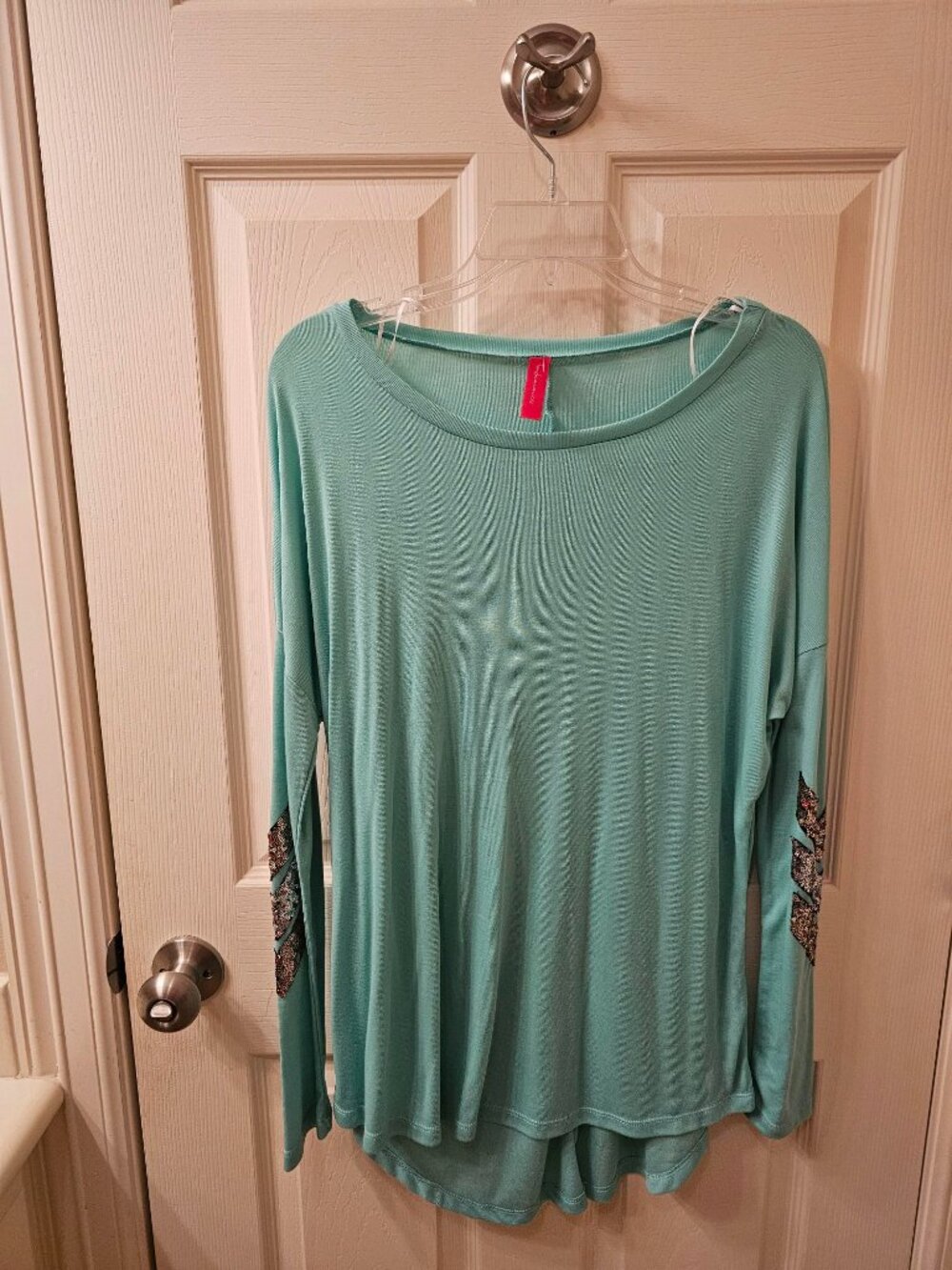 NWOT Fashionomics Medium Turquoise Long Sleeve Blouse w / Glitter Detail on Arms